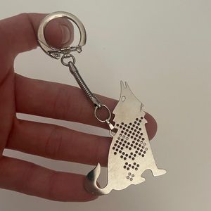 Handmade Vintage Cutout Howling Wolf Silver Metal Keychain